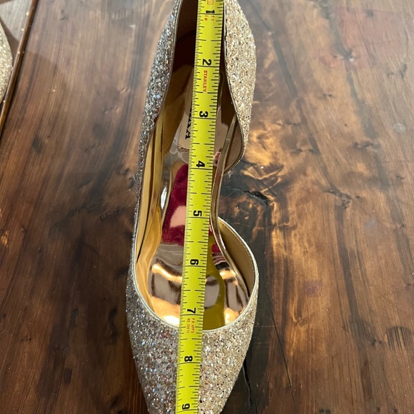 Badgley Mischka Gold Glitter Heels - Picture 9 of 9